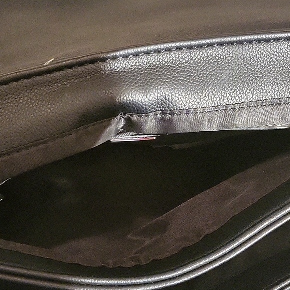 GUESS Factory Scarsdale Crossbody (Black) - Picture 4 of 6